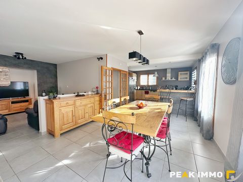 In the town of Allèves, less than 30 minutes from Annecy and Aix-les-Bains, 6-room house of about 128 m2. On the 1st and 2nd floor of this property, a duplex apartment composed of: An entrance hall leading to a kitchen open to the living room with fi...