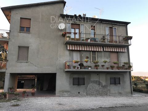CASTIGLIONE DEL LAGO (PG) Loc. Sanfatucchio: Ground floor independent flat composed of: living room, kitchen, double bedroom, twin bedroom, bathroom. Furnished. Parking place. Convenient location to services. Panoramic view. Independent heating. Auto...