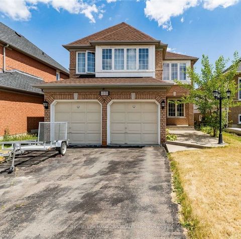 Welcome to this beautiful 3 Bed, Detached home, builty by Royal Crest. Offers 3 generous sized bedrooms, Eat-in Kitchen, spacious family room with gas fireplace, Walk out from the kitchen to a wooden deck. Kitchen is well lit with skylights, ceramic ...