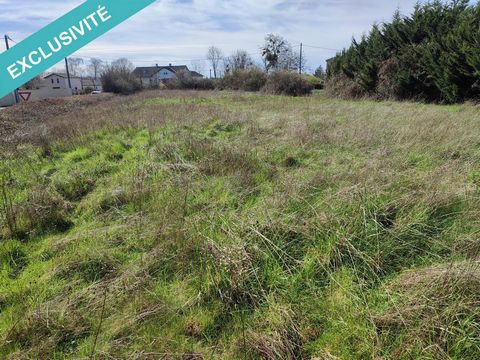 Located in L'Isle-Jourdain (86150), this building plot of approximately 1375 m² is worth exploring. It is easily accessible and offers a width of 26.96 m and a length of 57.61 m. This plot is free from any builder obligations and has a valid Certific...