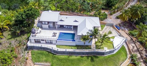 something you have to see yourself. A 6-bedroom villa on a dream spot. Besides these 6 beautiful bedrooms, also 2 living quarters for staff. Large parking, outdoor areas, wheelchair accessible. Large solar system. Fully furnished. Very high standard ...