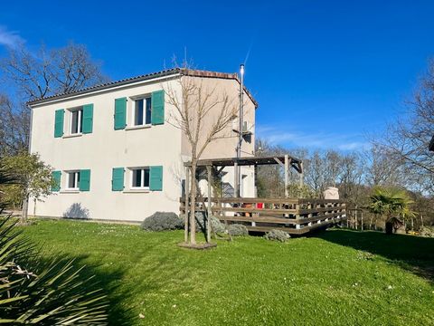 Dpt Charente Maritime (17), à vendre maison P4 de 139 m² - Terrain de 3711