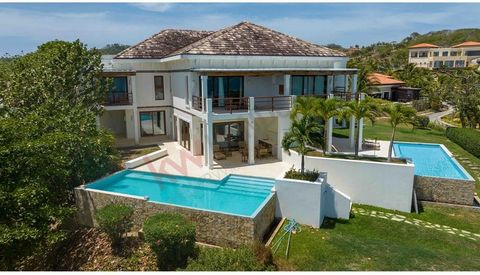 Bem-vindo a esta deslumbrante villa de 5 quartos e 5 banheiros, localizada no prestigiado Hotel Las Verandas, em Pristine Bay, com uma localização privilegiada à beira-mar. Este luxuoso retiro oferece o epítome de conforto e elegância, prometendo uma...