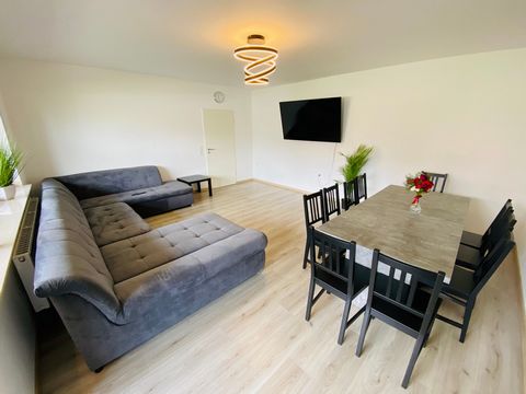 Welcome to your new furnished apartment in Bekeweg, 33104 Paderborn! This spacious three-bedroom apartment can accommodate up to six people and is perfect for families or groups. Enjoy the cozy furnishings and amenities of this apartment, which allow...