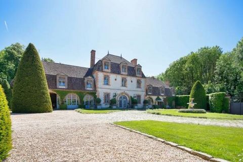 In a town near the Yvelines, an exceptional property dating from the seventeenth century, completely renovated, surrounded by a beautiful park of one hectare enclosed, including a main stone and brick house as well as outbuildings arranged around a b...