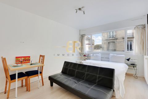 COUP DE COEUR - Located on Rue Des Plantes, a 5-minute walk from the Alésia metro station (Metro 4). BR Immobilier presents this pleasant studio of 21m2 Carrez on the 1st floor with ELEVATOR of a building from 1974. This REFURBISHED studio consists o...