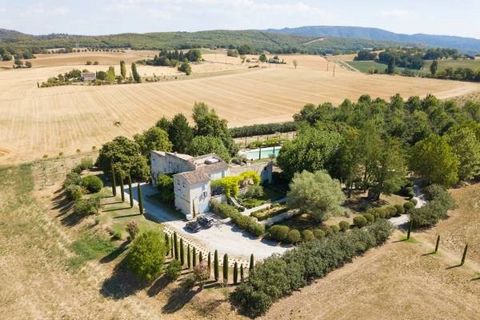 In the heart of Haute Provence, this charming estate is located in the middle of this magnificent rural countryside shaped for centuries by the hand of man, which the inhabitants call their 