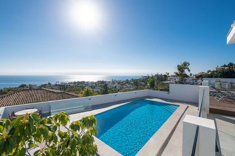 Located in Torrenueva. This exquisite property, nestled Torrenueva Mijas, offers the perfect blend of luxury and convenience. Boasting 4 bedrooms and 4 baths, this residence is a haven of comfort with breathtaking panoramic sea views that will captiv...