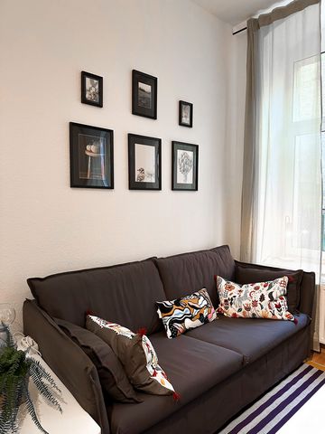 Your furnished one-bedroom flat is perfectly located just a few minutes' walk from the university. It is fully equipped and offers everything you need to live and study comfortably. The flat has a modern kitchenette with all the necessary appliances,...