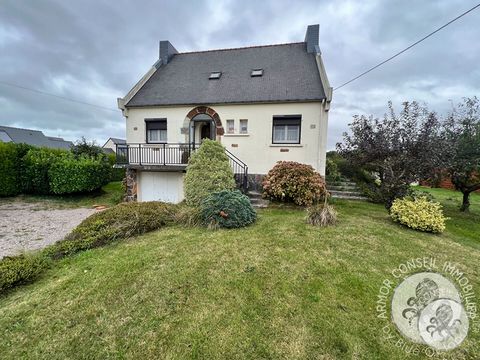 Nadège Piolat, at ARMOR CONSEIL IMMOBILIER offers you in the heart of the village of Guildo, family house with five bedrooms, a bathroom and two shower rooms, a living room and a separate kitchen for a surface area of approximately 115 m2. The baseme...