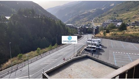 Welcome to the jewel of heights in El Tarter - Canillo, Andorra. We present an exceptional investment opportunity that redefines the concept of luxury in the heart of the Pyrenees. This real estate masterpiece, a 70 m² apartment with parking space, o...