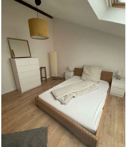 Holiday apartment for up to 4 people. There are 85m² available: 1 bedroom with 1 double bed (180 x 200 cm), 1 bedroom with 1 French double bed (140 x 200 cm). A bathroom with a bathtub and a floor-level shower. Living, dining and kitchen area around ...