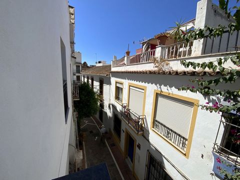 Located in Marbella. Living in one of the best streets of the historic center of Marbella, in a brand new luxury apartment, who hasn't wanted it? Well this is your chance. Spectacular apartment, spacious living room with integrated kitchen, two ...