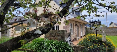 COMMEREUC IMMOBILIER offers you in the town of PAIMPOL, on an enclosed garden with trees out of sight, close to the sea and shops, this charming house with all the desired assets to spend pleasant moments with family. It consists of: - On the ground ...