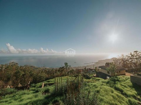 Located in Funchal. Modern House to be constructed A newly built development of 12 exclusive private villas over 10.400 sq.m. of prime land. The project is privileged to be positioned on one of the best spots on the island. With unparalleled views. F...