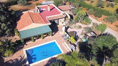 The finca comprises a 2 single-family homes and 2 apartments with all together 7 bedrooms, 5 bathrooms, 4 kitchens, 4 living rooms and 6 terraces. The property is ideal for extended families and/or also suitable for renting out to holiday guests or a...