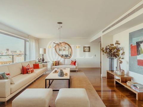 6-bedroom apartment with 402 sqm of gross private area, an 18 sqm balcony with a view of the Campo Pequeno Bullring, and three parking spaces, located in the Campo Pequeno Building, in Lisbon. The apartment comprises an entrance hall, two living room...