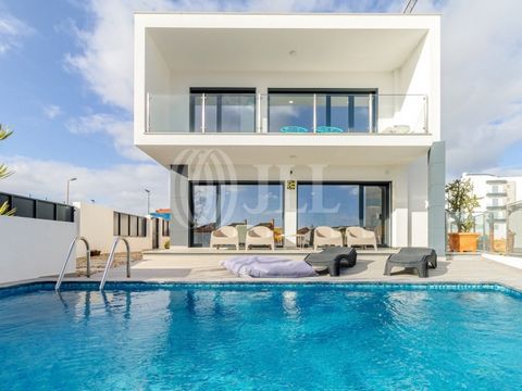 5-bedroom villa with 281 sqm of gross building area, a pool, and garage, set on a 388 sqm plot, is located in S. Domingos de Rana, Cascais. The house is spread over three floors. On the main floor, there's an entrance hall, a bedroom with a bathroom,...
