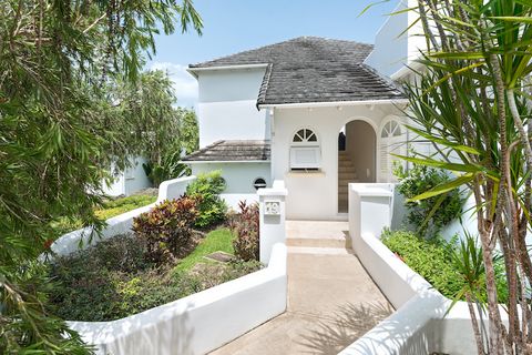 Located in St. James. This elegant 3-bedroom, 3.5-bathroom townhouse features an open plan living space and a covered terrace suited to alfresco dining with a peaceful backdrop and tropical garden views. Royal Villa 19 is spacious and airy, with well...