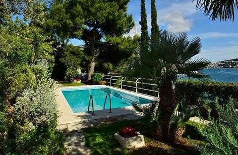 The price has been reduced from 3.5 million euros to 2.3 million euros! HOT OFFER! A unique luxury villa with a swimming pool on the FIRST LINE of the SEA in the vicinity of Dubrovnik abounding by millionaires! The villa area is 300 m2. Huge for Croa...