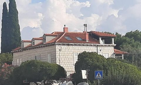 Fantastic property with 6 apartments and restaurant in the heart of Dubrovnik city just 250 meters from the sea! The property can have both residential and commercila purposes.  Total surface is 479 sq.m. Land plot area is  292 sq.m. Solid stone buil...