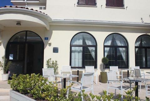 Boutique-hotel of 4**** stars in the area of Basanja just 850 meters from the beaches. Distance from the centre of Umag is 6 km. Hotel has a total area of 1067 sq.m. It offers: - 5 spacious apartments with 10 rooms in total (all rooms have minibar, b...
