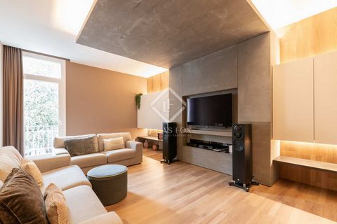Lucas Fox presents this house for sale in the centre of Sabadell of 437 m² built, with a privileged location close to the Escuela Pía School and the Central Market. The property has a nine-meter façade and offers large spaces distributed over several...