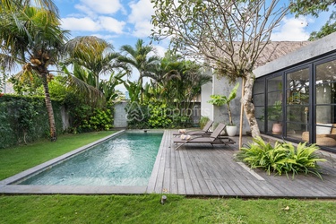 Discover a unique investment opportunity in the heart of Pererenan, Canggu, with this remarkable property. Situated on a generous 950-square-meter land, this property offers not one but two separate dwellings, making it an attractive prospect for inv...
