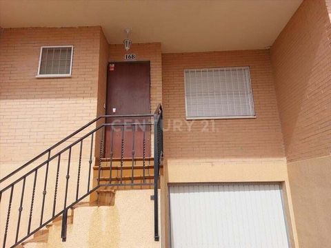 Are you looking to buy a townhouse in Huerta de Valdecarábanos? We offer you this excellent opportunity to own this semi-detached house with an area of 153 m² well distributed in 4 bedrooms, 1 toilet and 1 bathroom. The municipality is located in the...
