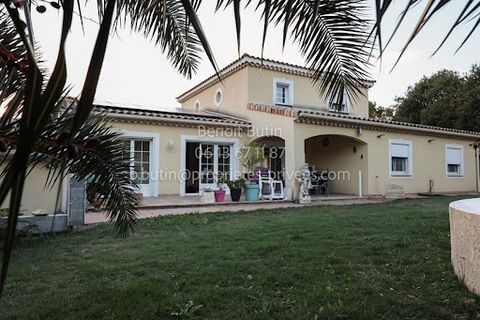 Exclusivity! Drôme, Donzère, Recent 1-storey villa, very nice features, of more than 200m². Beautiful and very large volumes with a double air-conditioned living room of nearly 70m² with closed fireplace, a fitted and equipped kitchen, very functiona...
