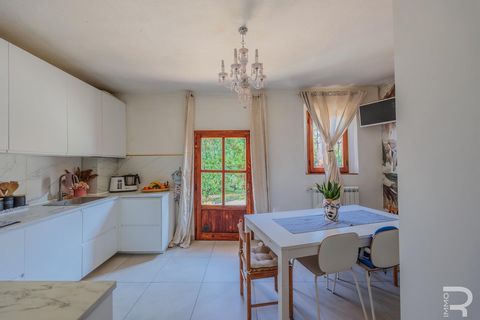 We are delighted to present this impressive, carefully renovated rustico, whose unique blend of modernity and coziness will delight you. The rustico was renovated in 2021 and now shines in new splendor. It is a 3-bedroom house that is partially furni...
