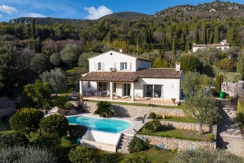 EXCLUSIVITY - Beautiful dominant location offering a panoramic view of the sea, close to the village, this magnificent villa of character of about 210 m2 is south facing and benefits from a great luminosity with its large bay windows with pocket wind...