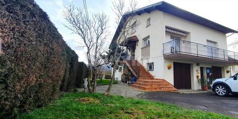 REF 18636 MP - SWIXIM EXCLUSIVE - 5 mins Besançon - THISE - FAMILY HOUSE - Spacious and bright composed of: On the ground floor: 2 garage (3 cars), cellar, workshop, fitted summer kitchen, shower room and toilet. On the 1st floor: Entrance hall, equi...