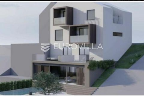 We are selling a semi-detached house in Gradac, Podaca. The house is in Roh-ba, second row to the sea, in a beautiful location with an open sea view. The house consists of a basement with a large summer kitchen with a sun terrace and access to the po...