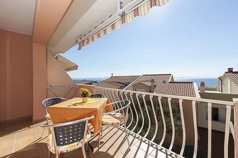 Stunning apartment-house nestled in the picturesque Tučepi, located on the enchanting Makarska Riviera. Ideally situated in a tranquil cul-de-sac, this sophisticated residence is a mere 90 meters from the sea. Spanning an impressive 377 m² across thr...