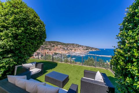 Porto Santo Stefano, Poggio del Valle Located in a dominant position, we offer for sale an elegant property with spectacular views of the town, the port and the sea The property is distributed on two levels and is in an excellent state of maintenance...