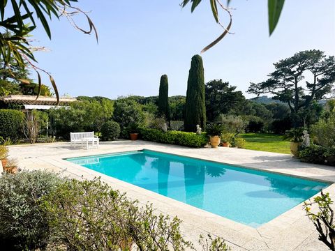 Located close to the famous Canoubiers and Salins beaches and just 5 minutes from the centre of Saint-Tropez. This superb Provencal villa is set in a peaceful, country setting, away from the hustle and bustle of the Tropézien, facing the vineyards. T...