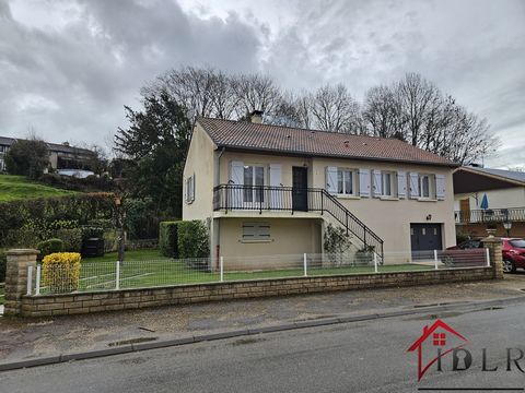 Charming house on full basement built in 1992, 89 m2 of living space on a plot of 413 m2. On the ground floor: an entrance, a beautiful living room, a semi-open fitted kitchen, a shower room with separate toilet and 3 bedrooms. In the basement, tiled...