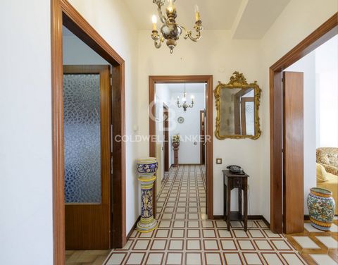 DESCRIPTION: A few steps from the historic center of Gubbio, in a strategic position, we offer for sale a splendid apartment on the second floor with a panoramic view of the city. The property, of approximately 100 m2, comprises an entrance hall, bri...