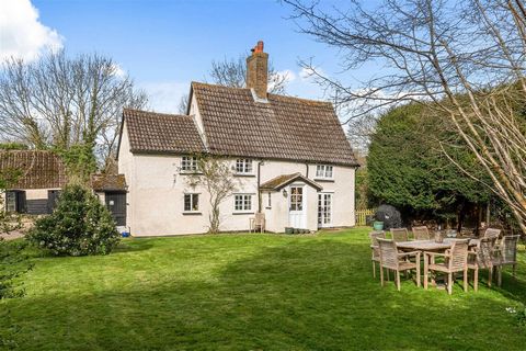 This charming detached character home has been lovingly cared for by the present owners for over 25 years and provides good size rooms that are full of charm, character and quirkiness. The cottage is found in the semi rural village of Southern Green,...