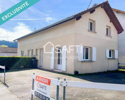 Charlotte LAURENT exclusively presents this terraced house built in 1998 in the heart of Saint-Amé and close to amenities. On the ground floor, come and discover a large living room with French window opening onto the outside, an open fitted kitchen ...