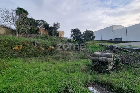 Identificação do imóvel: ZMPT563129 Plot of land located between Caneças and Cameroon, in the Parish of Almargem do Bispo near the center of Caneças, with 1,042m2, licensed for the construction of a house with 2 floors and cover, with an implantation...