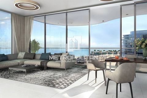 On behalf of Metropolitan Capital Real Estate, it gives me indescribable pleasure to bring you this lively, lateral apartment that is guaranteed to embrace you in its incredible ambiance. An open-concept living space that combines the living, sleepin...