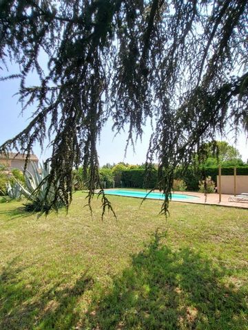 Quiet, close to amenities, I have the pleasure of presenting to you this magnificent 19th century Provençal building in a green and peaceful setting. The exteriors are perfectly landscaped with an 8x4m swimming pool with safety curtain. Sheltered fro...