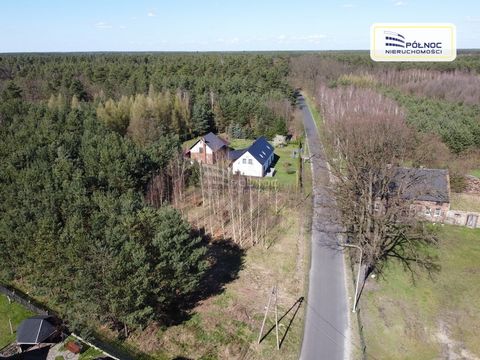 Północ Nieruchomości Bolesławiec offers for sale a building plot with an area of 972.6 m2 located in Parowa, Osiecznica commune OFFER DETAILS: - The plot has an area of 972.6 m2, - It is located directly on an asphalt road, - Regular plot boundaries,...