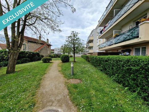 Discover this pearl nestled in Corbeil-Essonnes, a charming 2-room apartment on the ground floor, ideally located in a luxury secure residence. With its well-appointed 39m², this apartment offers a bright living room with an open kitchen, a comfortab...