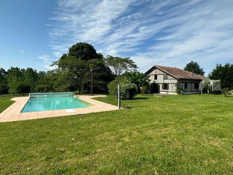Come and discover this sublime T6 residence of approx. 265m², set in a magnificent 3-hectare fully enclosed park less than 10 minutes from the town of Nogaro. The house offers spacious accommodation, with a large living room on the first floor, a lov...