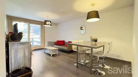 Courchevel Village - In a fully renovated condominium, close to the resort center and Aquamotion, and 100 meters from the slopes, this walk-through apartment comprises a living room opening onto a balcony, fitted kitchen, 3 bedrooms one with a shower...
