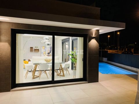 Coastal Proximity and Golf Retreat 3-Bedroom Villas in La Daya Nestled within the serene enclave of La Daya, situated in the picturesque Alicante province, these villas offer an idyllic living experience. This region is part of the enchanting Costa B...