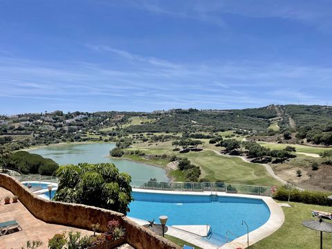 This exceptional 2-bedroom, 2.5-bathroom apartment boasting mesmerizing open golf and lake views, situated in the coveted area of Sotogrande Alto, Los Gazules. It is renowned for its upscale ambiance and sought-after lifestyle. This exquisite residen...